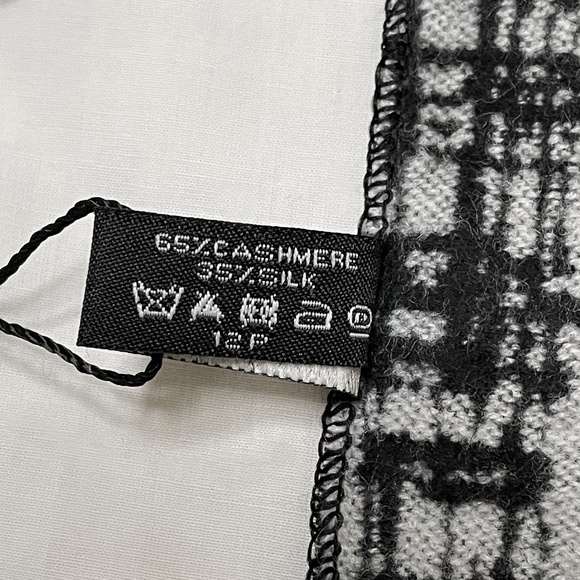 NewChanel Shawl Scarf Cashmere and Silk 70x24 - Picture 10 of 12